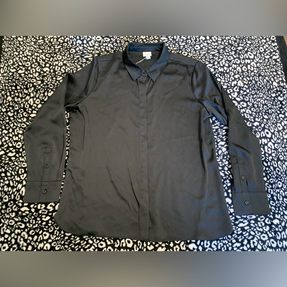 Black Women's Long Sleeve Button-Front Shirt 🖤